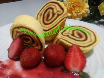 Jual Vanila Roll Strawberry Cake
